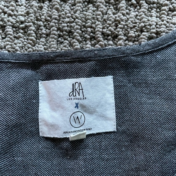 dRA Los Angeles grey blouse with tie up sleeves. - Picture 2 of 2